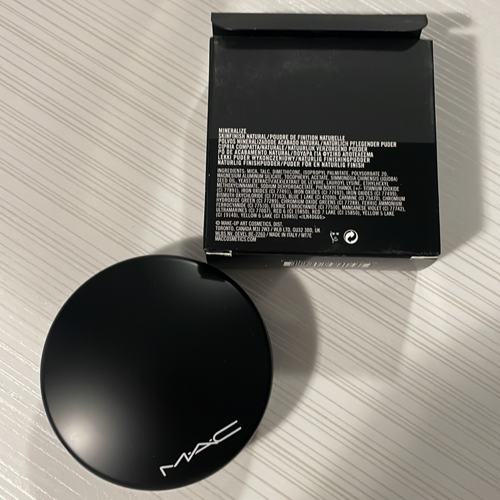 MAC COSMETICS Mineralize Powder - Picture 4 of 4